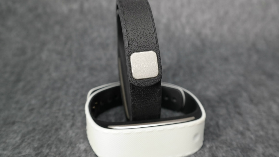 Sensnmi Wearable Band Manages Stress And Helps Relax Athletes And All!